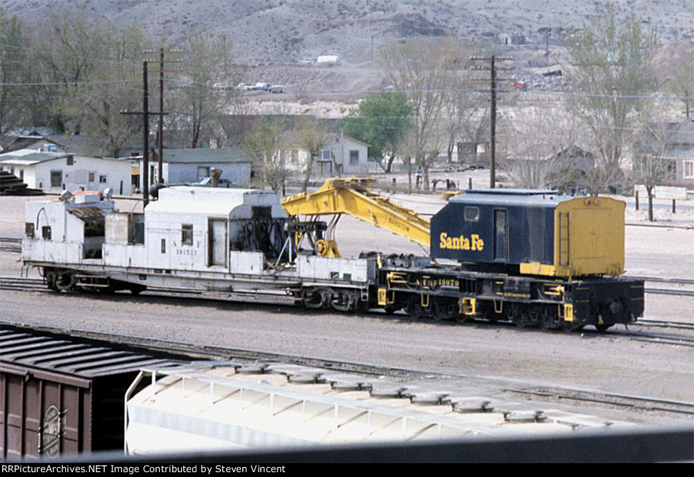 Big hook ATSF #199791 & boom car ATSF 191513